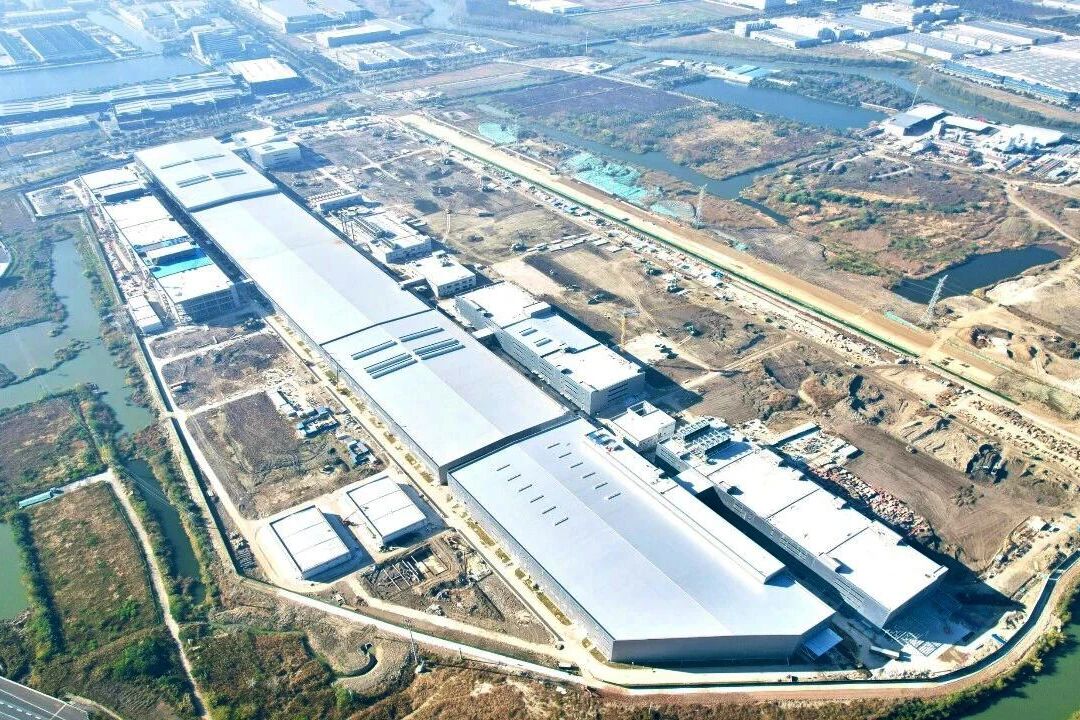 电池“黑马”中报预喜，盈利超3亿元